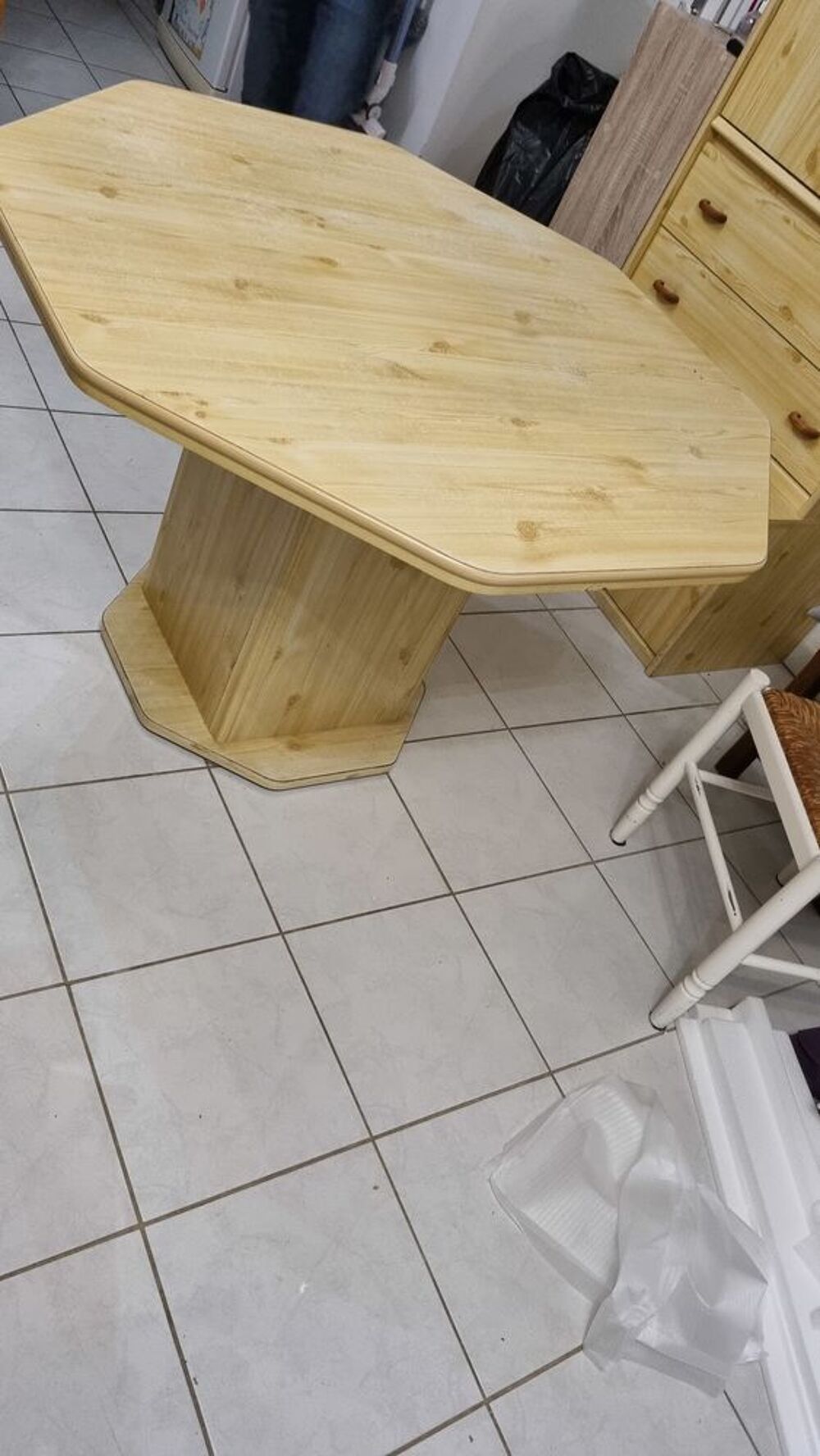 TABLE DE SALLE A MANGER OCTOGONALE Meubles