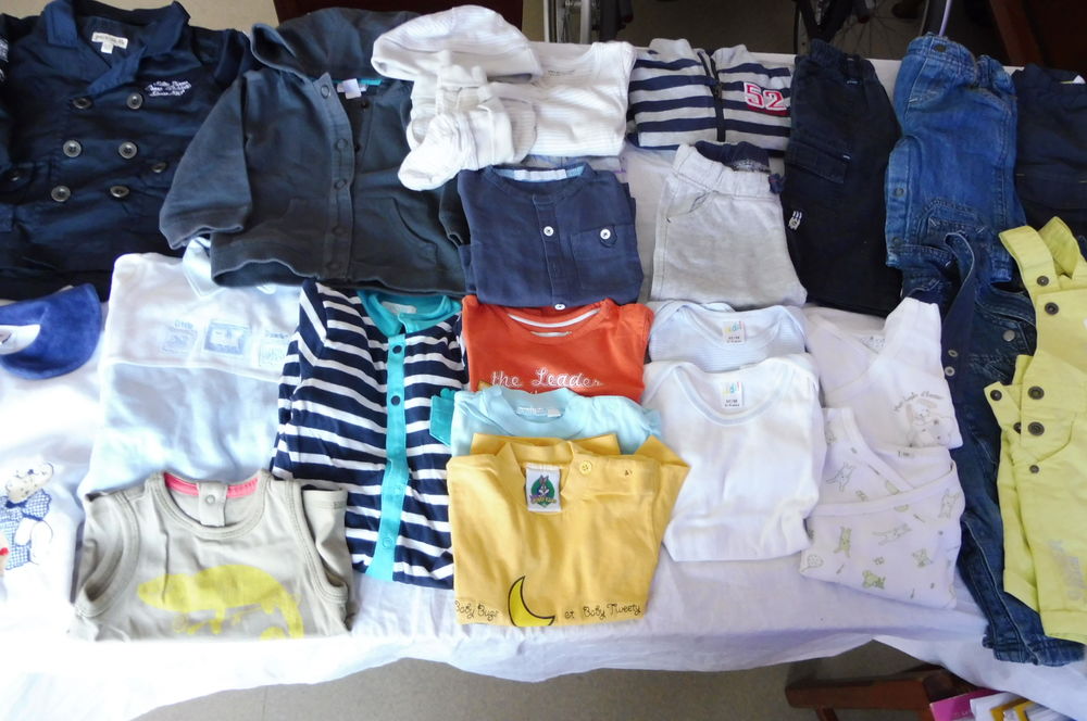 V&ecirc;tements en 6 mois Lot.3 Puériculture