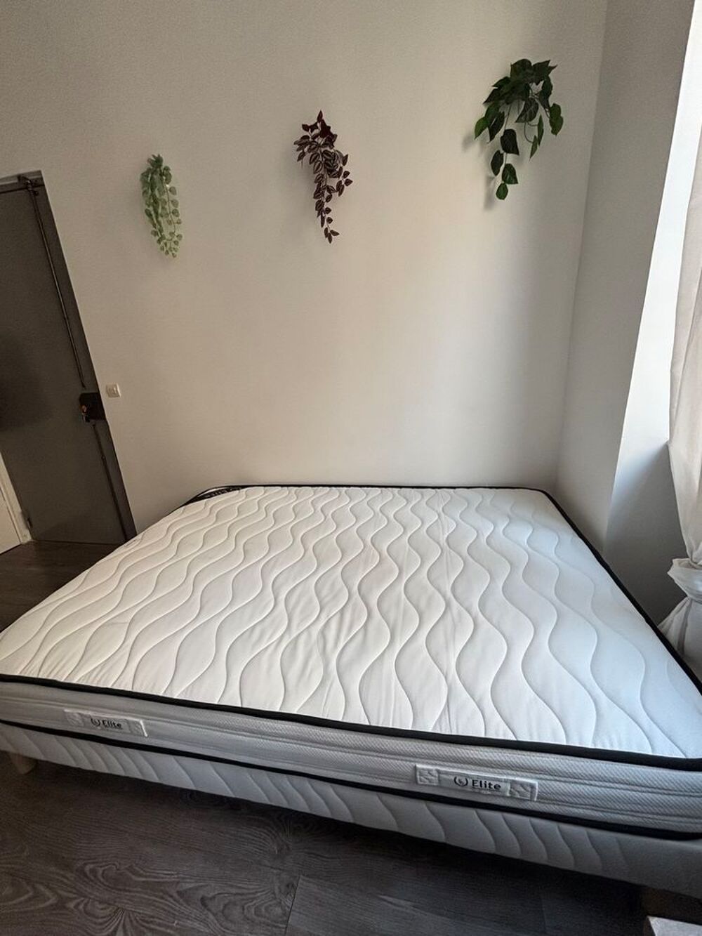 Lit double 140x190 avec sommier tapissier et matelas Meubles