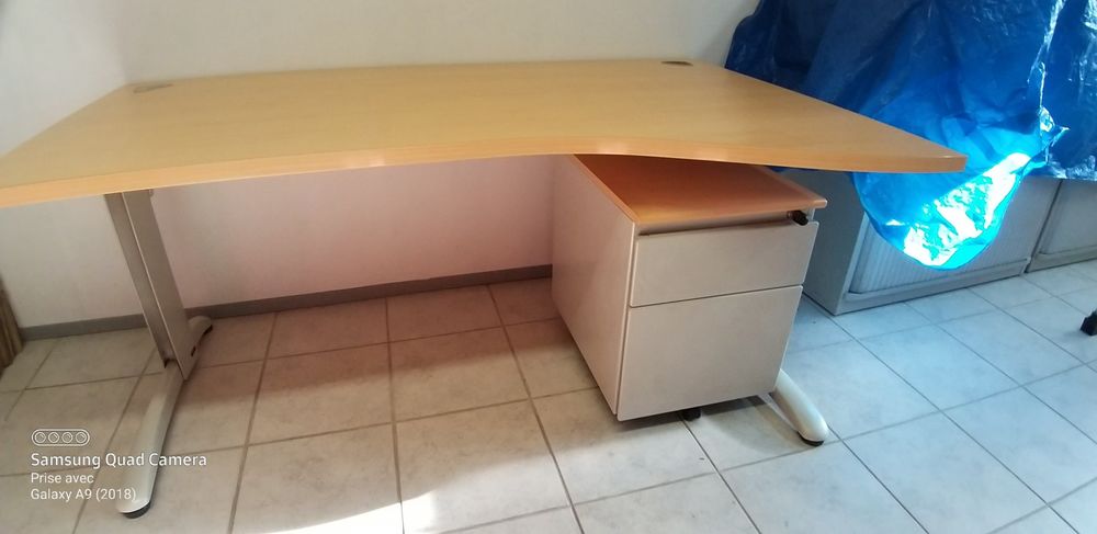 bureau steelcase Meubles