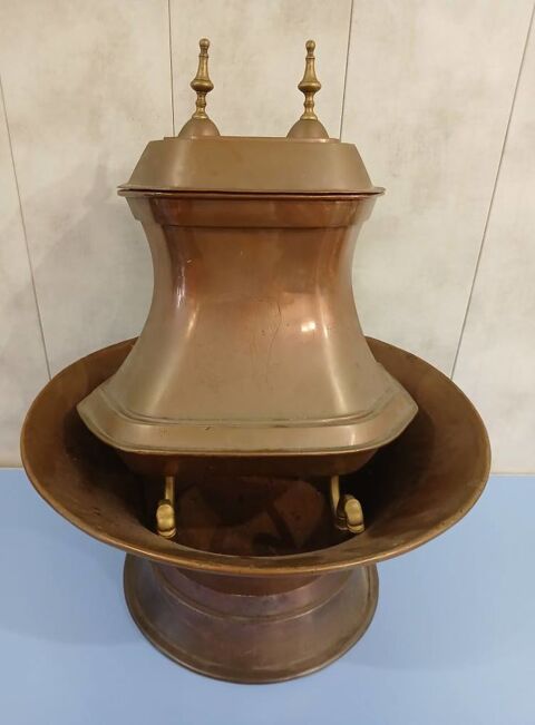 Ancienne fontaine en cuivre. 69 Maurs (15)