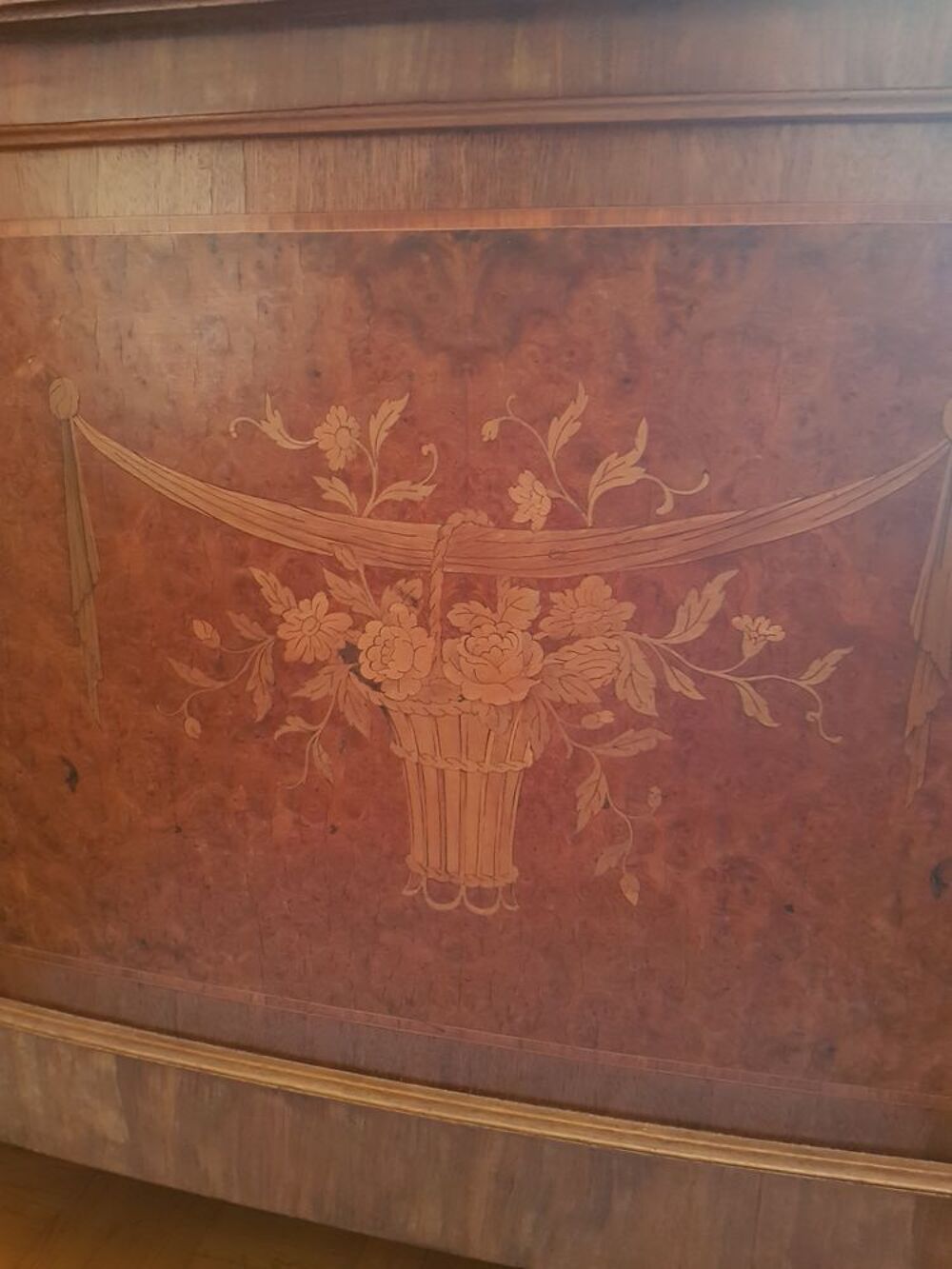 Bois de lit acajou avec marqueterie et d&eacute;cors bronze Meubles