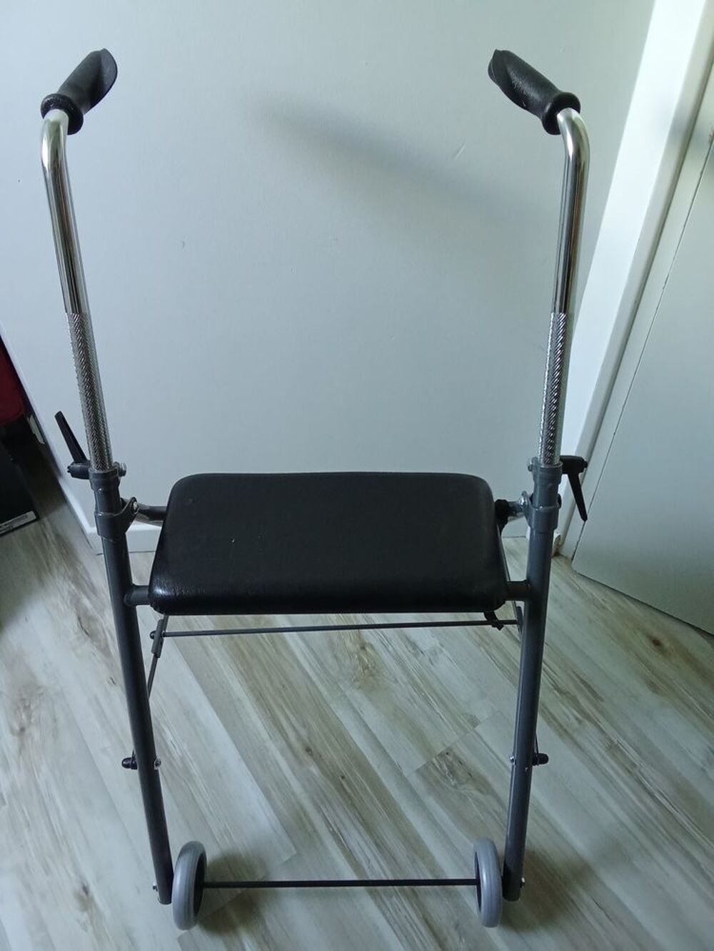 D&eacute;ambulateur 2 roues neuf Meubles