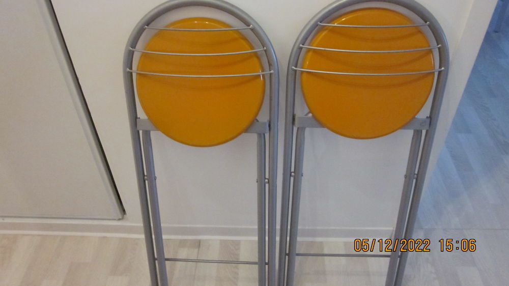 LOT DE 2 TABOURETS DE CUISINE PLIANT ORANGE Meubles