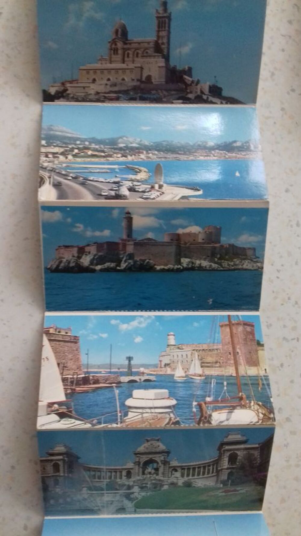 MARSEILLE en cartes postales ann&eacute;es 60 et 70 