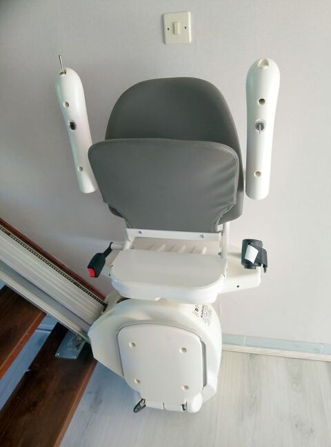 Monte escalier Otolift escaliers droits 14 marches 400 Chavenat (16)