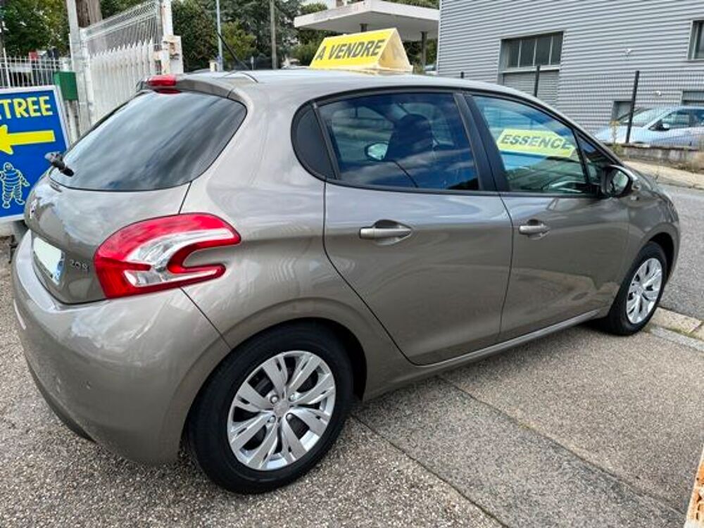 208 1.2 VTI / 82CV 2015 occasion 42700 Firminy