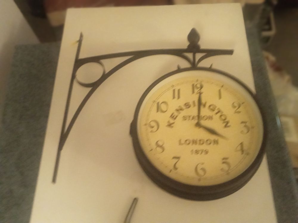 Pendule London Meubles