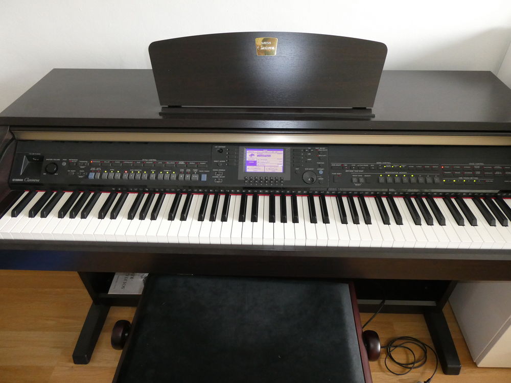 Piano clavinova CVP 401 en bon &eacute;tat. Instruments de musique