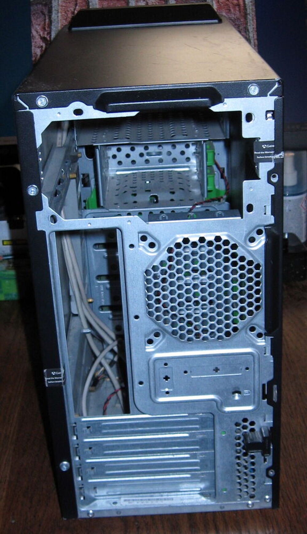 Gateway tour pc vide. Matériel informatique