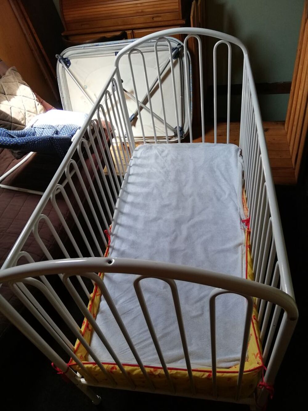 Lit m&eacute;tallique b&eacute;b&eacute; Mobilier enfants