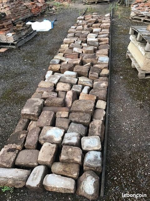 Cherche pavés ancien 1 Rainville (88)