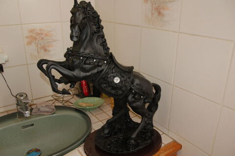 statue cheval
a dbattre 40 Vendat (03)