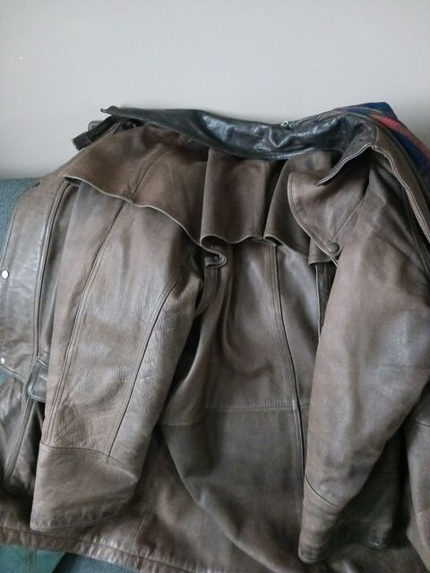 Trois car cuir  80 Villerupt (54)