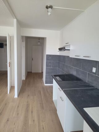  Appartement à louer 4 pièces 94 m²