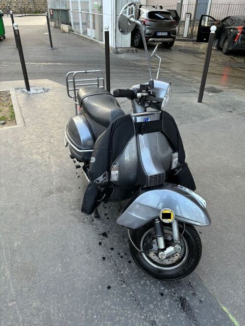 Scooter VESPA 2016 occasion Paris 75011