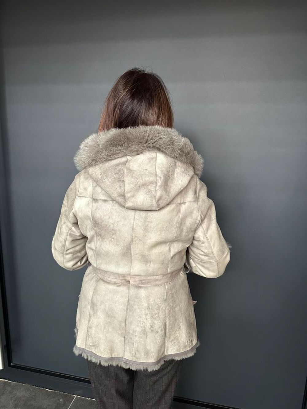 Veste de marque tr&egrave;s bon &eacute;tat daim/renard/lapin Vêtements