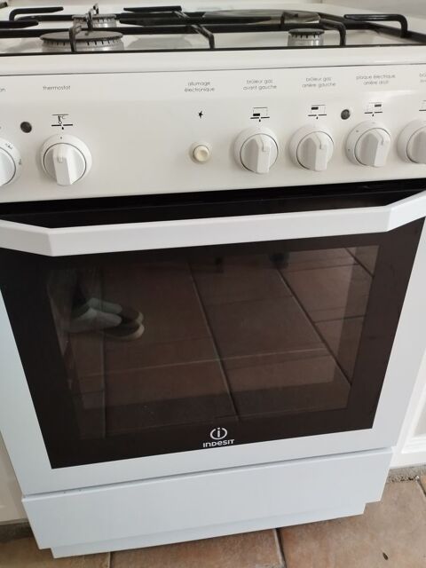 CUISINIERE 90 Le Grau-du-Roi (30)