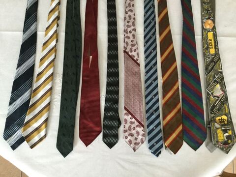 Lot de 10 cravates vintage 90 Nimes (30)