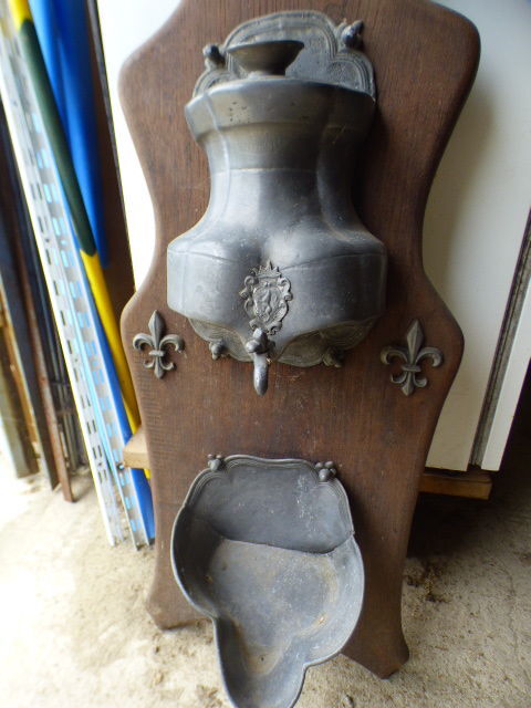 Ancienne Fontaine en Etain avec bac receveur  20 Paris 4 (75)