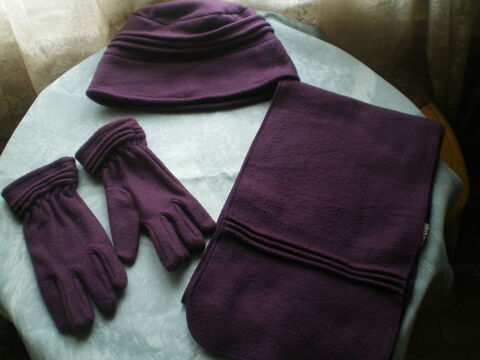 Un ensemble comprenant chapeau, gants écharpe assortis 18 Caen (14)