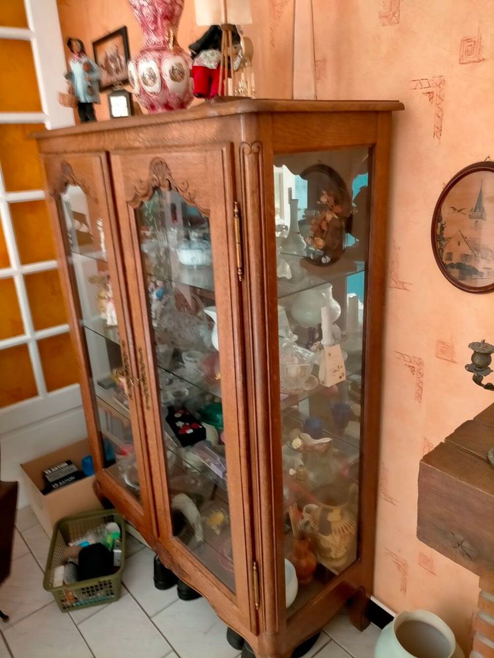 VITRINE EN CHENE MASSIF Meubles