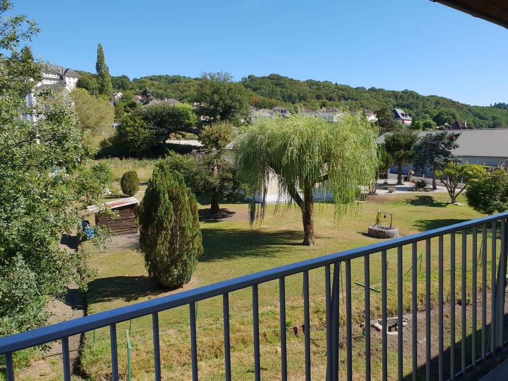 Location Appartement T3 RENOVE de 60m2 proche toutes commoditees Ydes