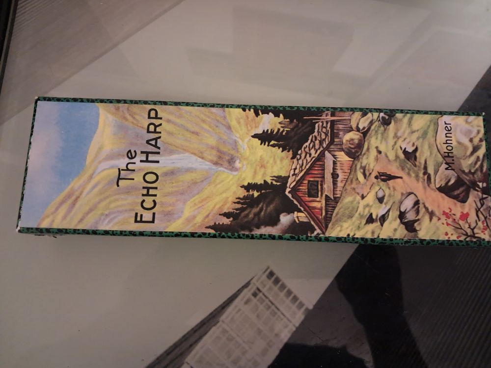 A saisir 2 harmonicats de marque Instruments de musique