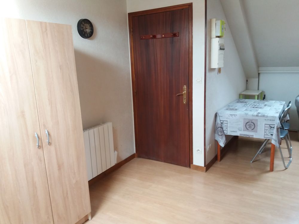 Location Appartement Studio F1 mansardé tout équipé à 10mn à pieds gare Épernay