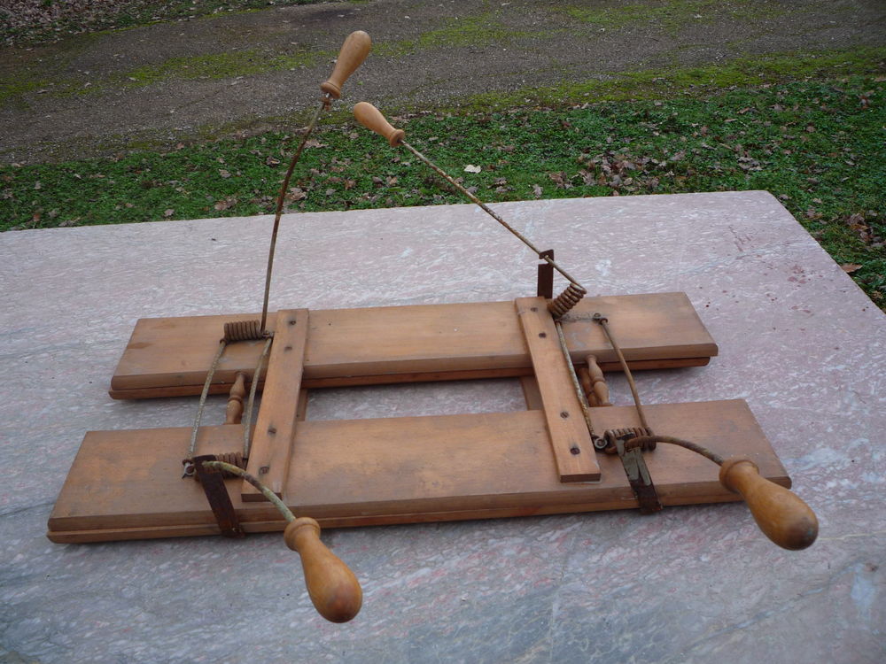 Presse &agrave; pantalon en bois ancienne Bricolage