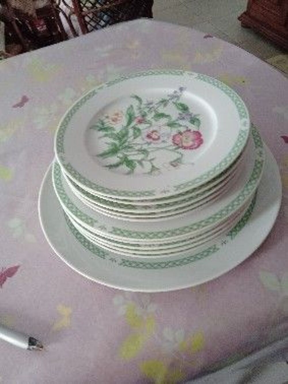ENSEMLE ASSIETTES ET PLAT ROND . "" REVOL "" Décoration