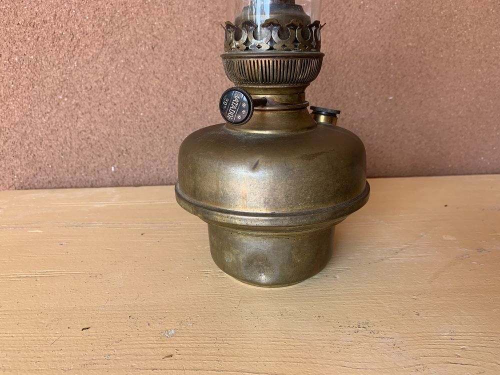 lampe &agrave; p&eacute;trole ancienne en cuivre Décoration