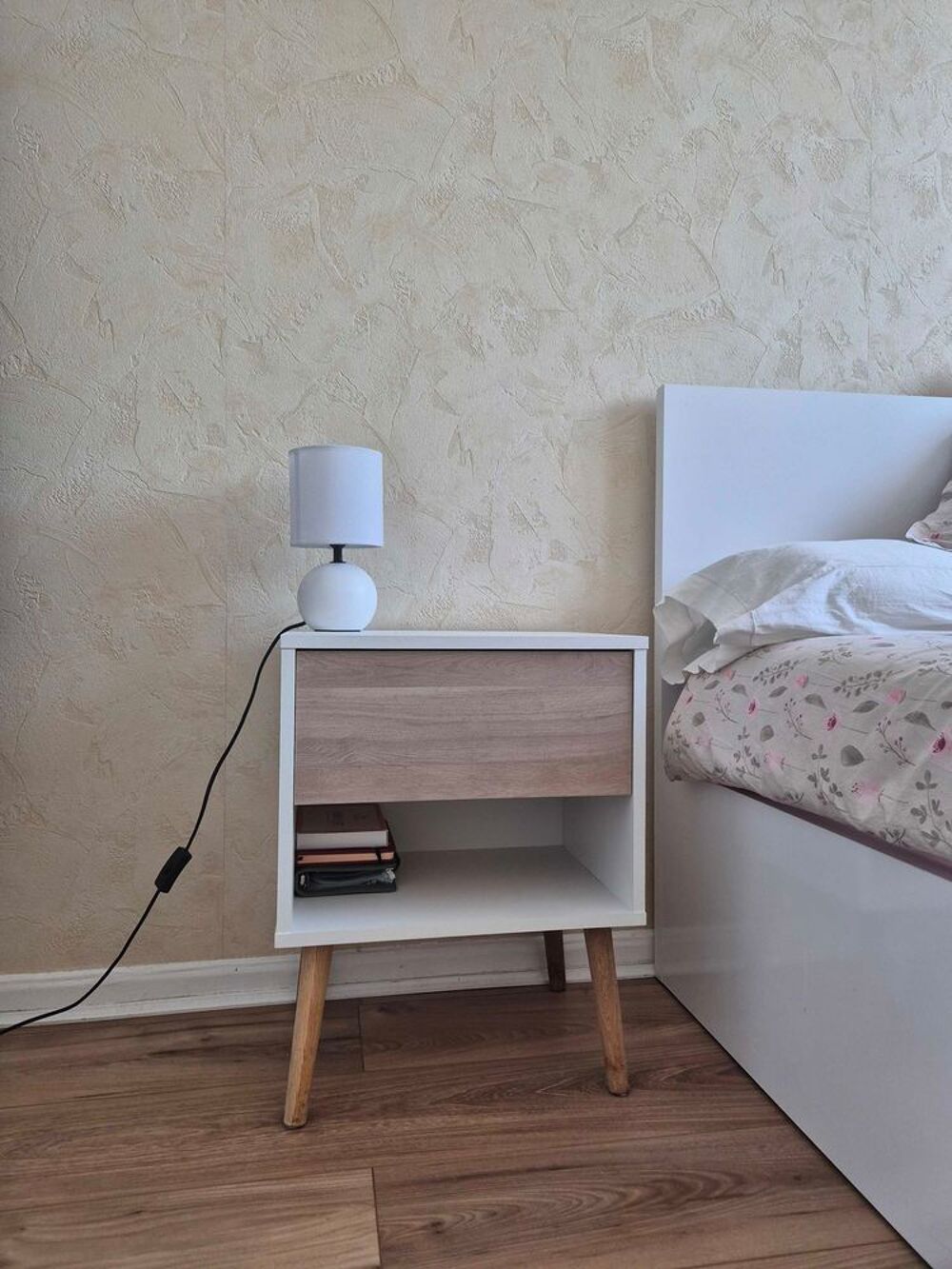 &agrave; € Saisir ! Table de Chevet Moderne, Parfaite pour Toute D&eacute;co Meubles