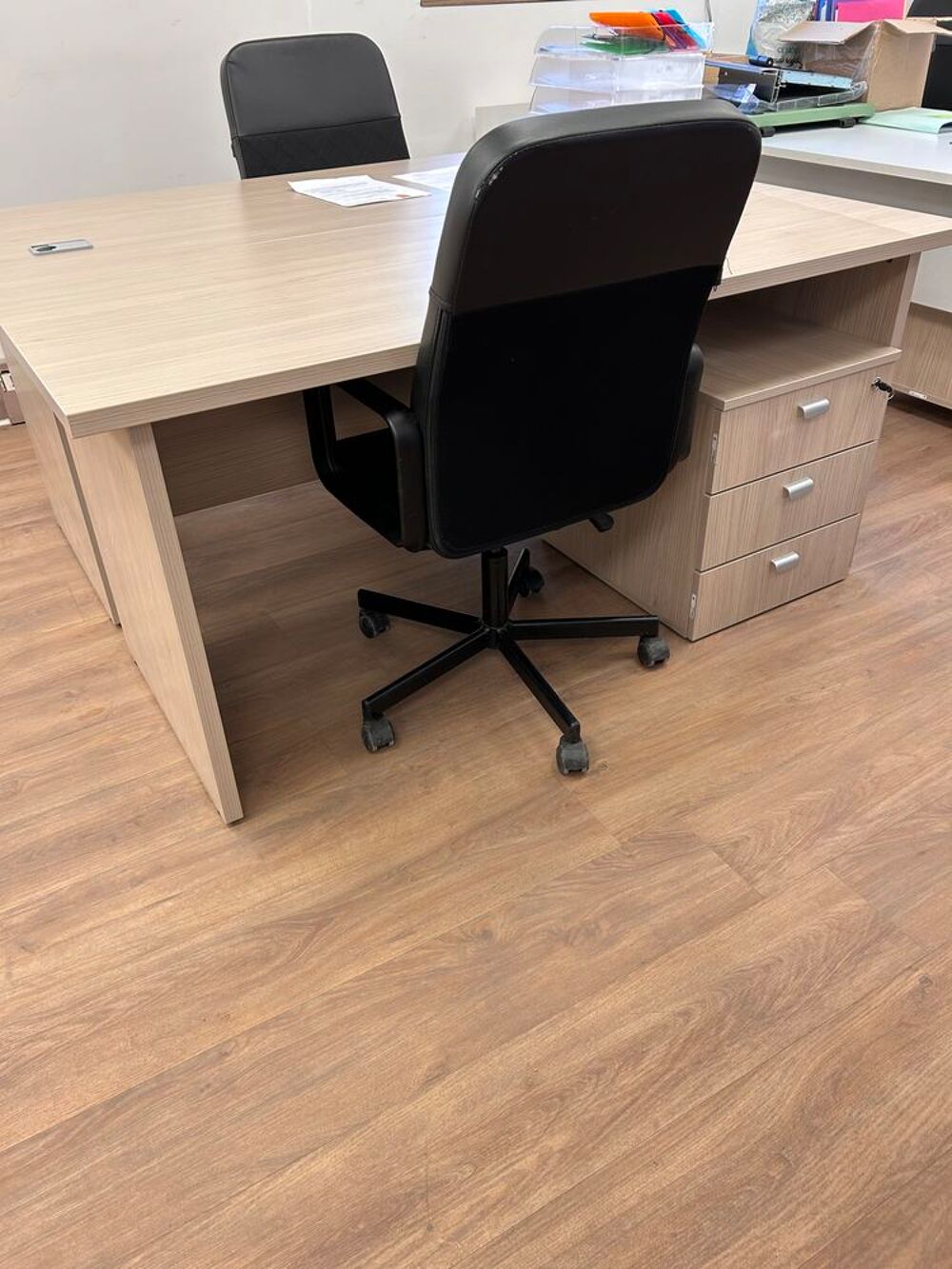 Bureau en bois, tr&egrave;s bon &eacute;tat Meubles
