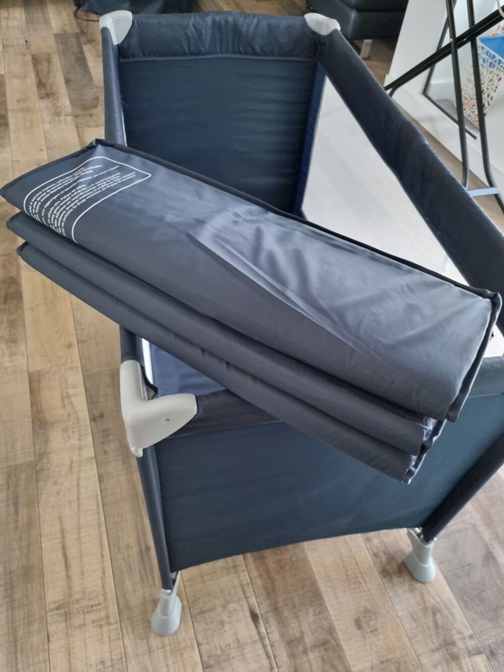 Lit b&eacute;b&eacute; pliable avec matela Puériculture