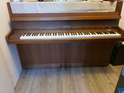 Piano Hellas 105 cm 850 Coublevie (38)