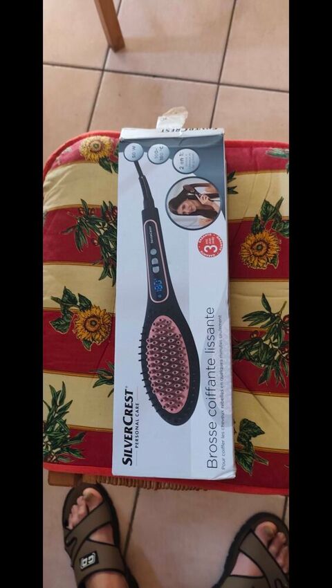 BROSSE COIFFANTE LISSANTE Alet-les-Bains (11)
