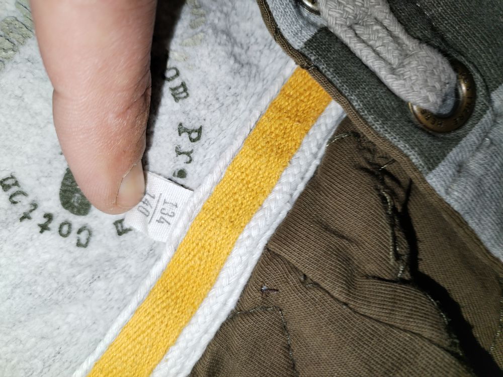 Gilet / sweat &agrave; capuche (Taille 134/140) Vtements enfants