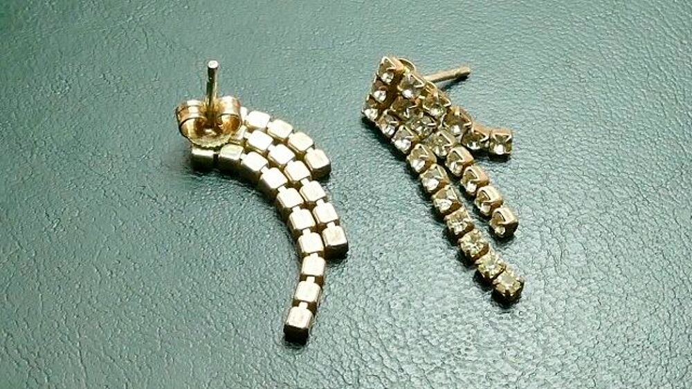 Paires de boucles d'oreilles Bijoux et montres