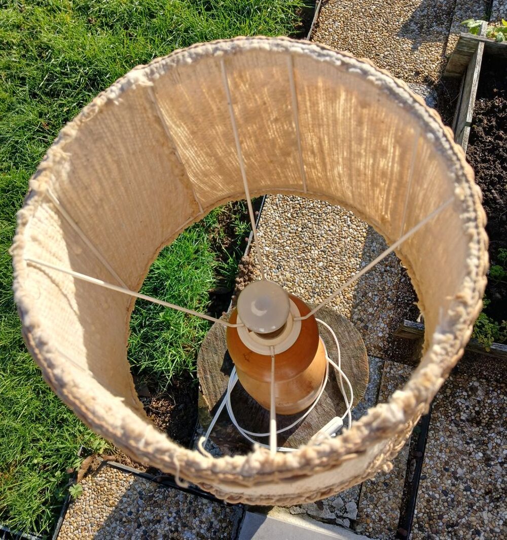 LAMPE SUR PIED FORME QUILLE EN BOIS AVEC ABAT-JOUR Décoration