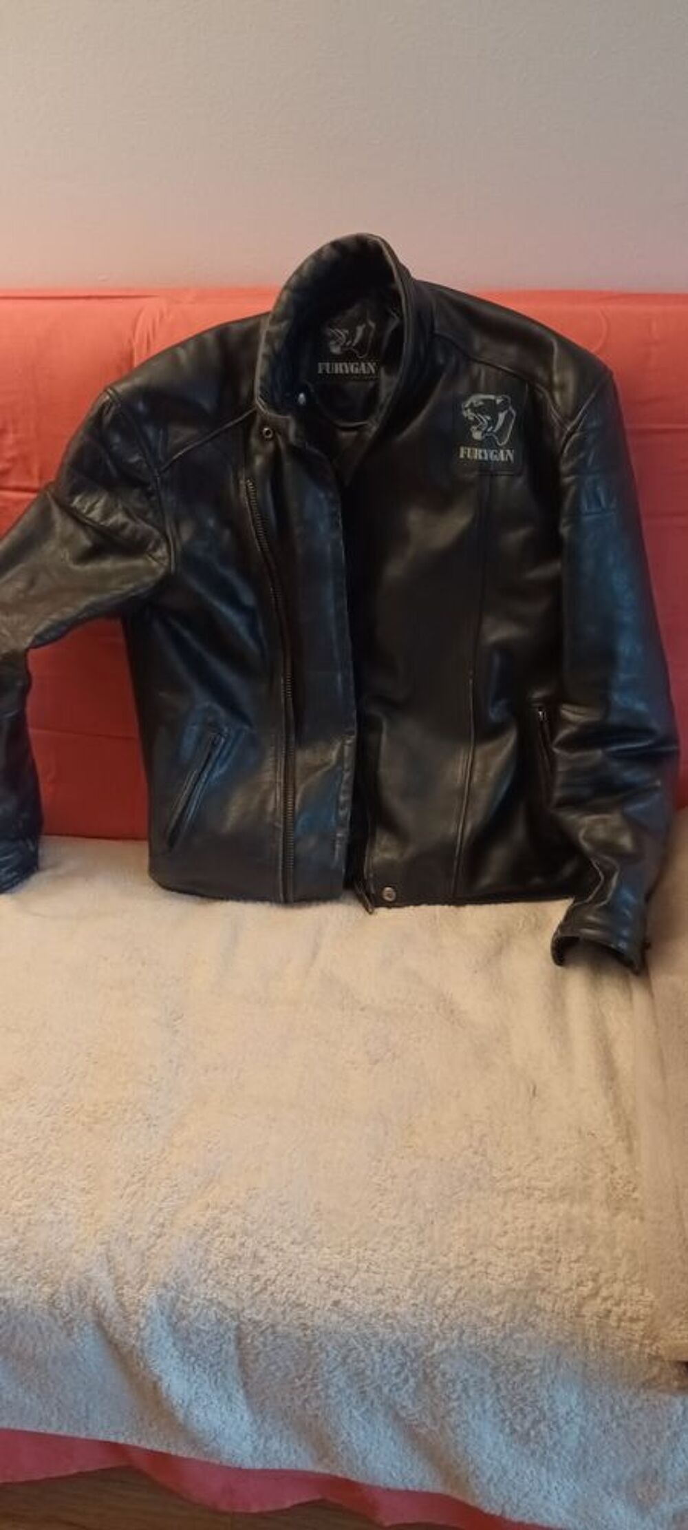 blouson de moto 
Vêtements