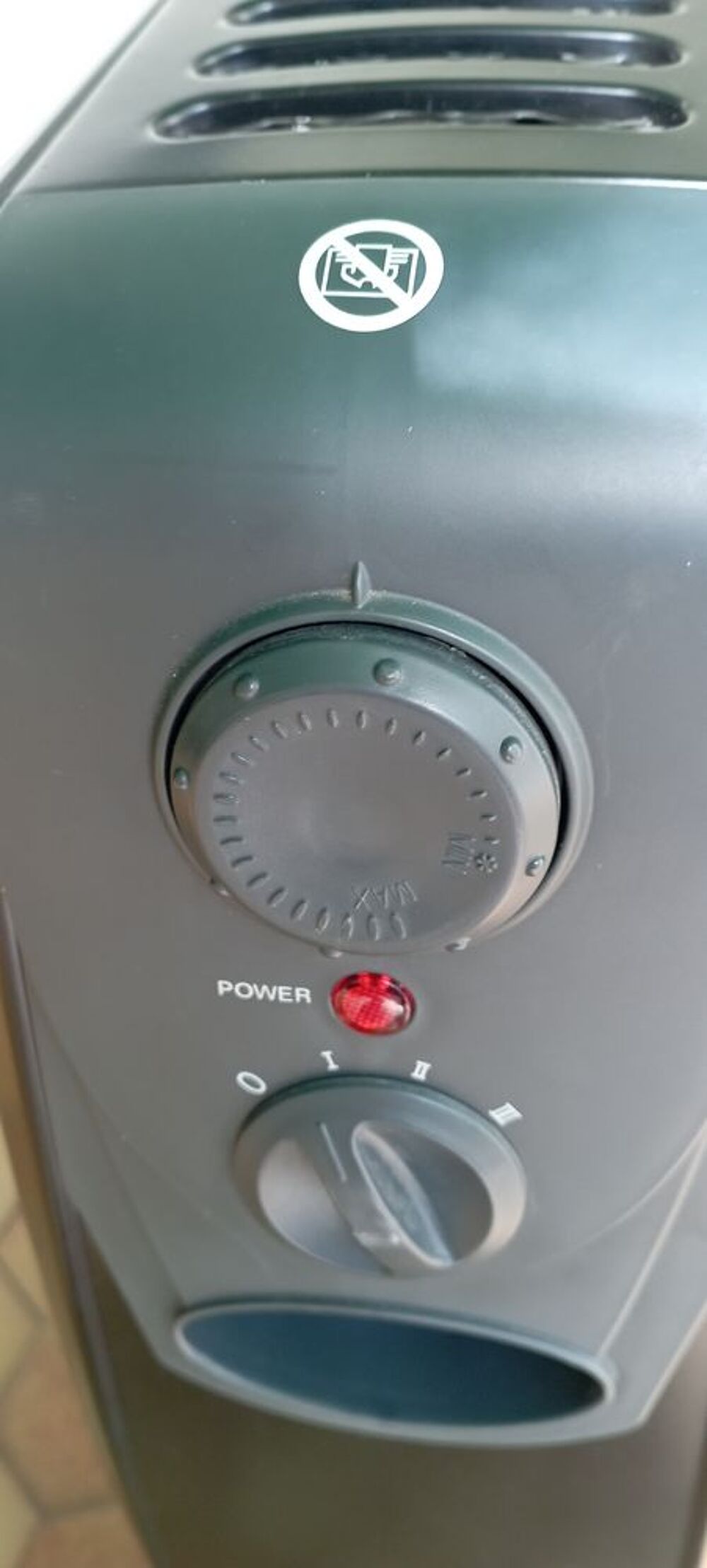 Radiateur &agrave; bain d'huile tr&egrave;s peu servi BYLISS Electroménager