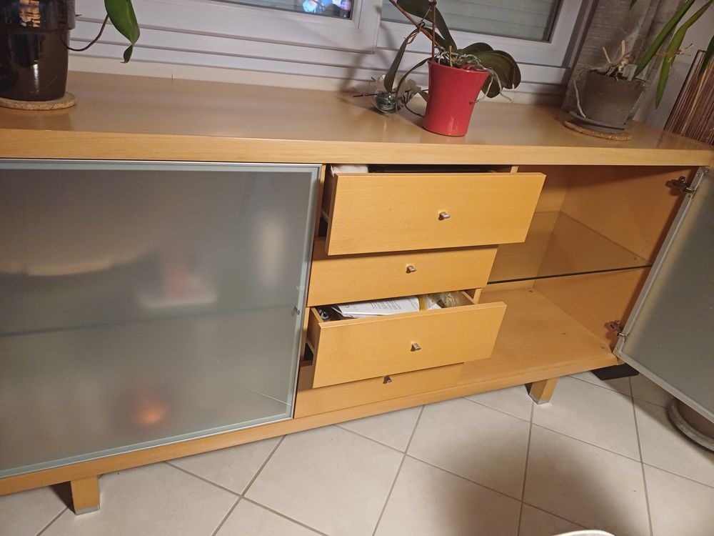 Buffet de salle &agrave; manger en tr&egrave;s bon &eacute;tat Meubles