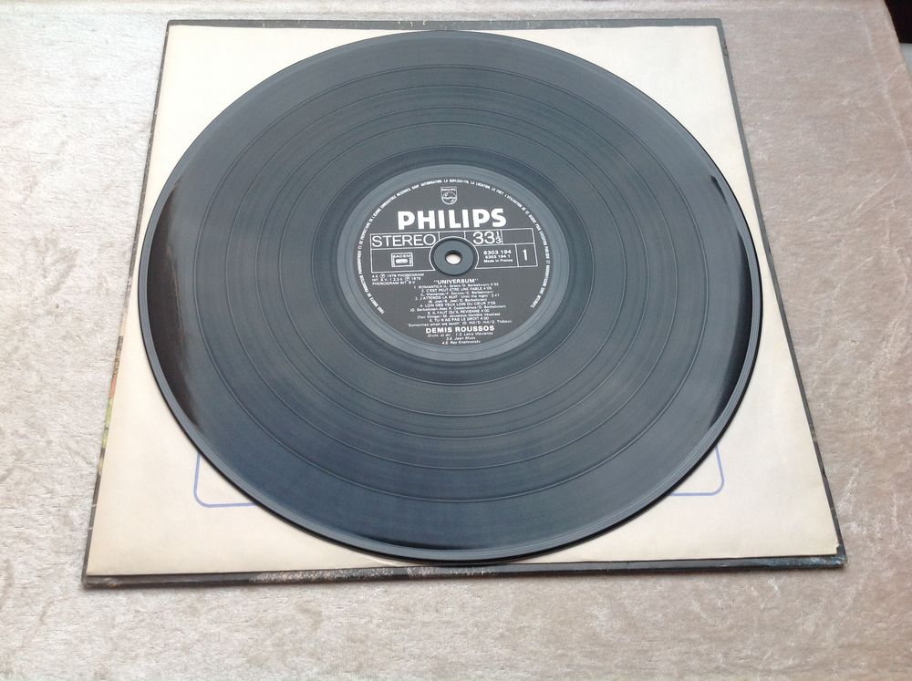 DEMIS ROUSSOS UNIVERSUM 33 TOURS Envoi Possible
CD et vinyles