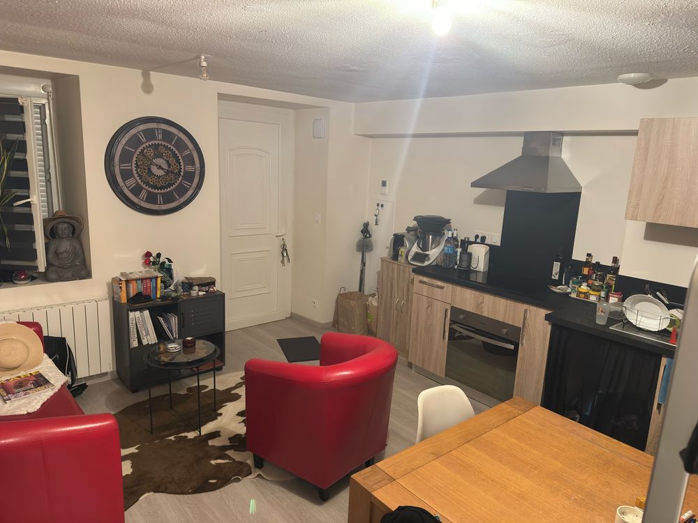 Location Appartement Lioujas . Appartement T3 La loubière