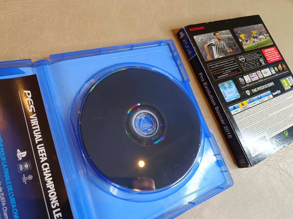 Jeux PS4 PES 2016 Day one Edition exclusive myclub content + Consoles et jeux vidos