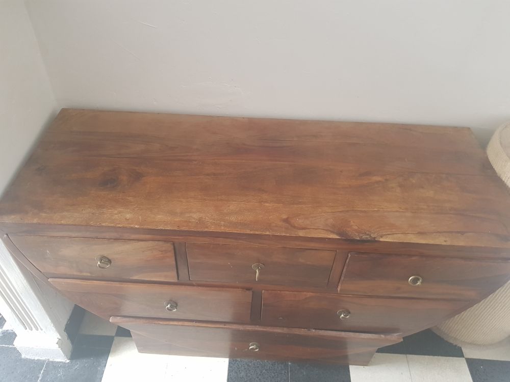 Commode demie lune en Teck
200 euros Meubles