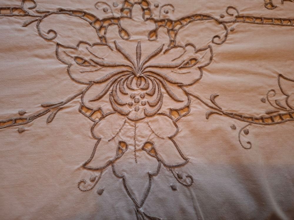 NAPPE BRODEE Décoration