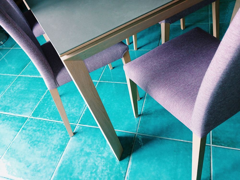 Grande table et 6 chaises Meubles