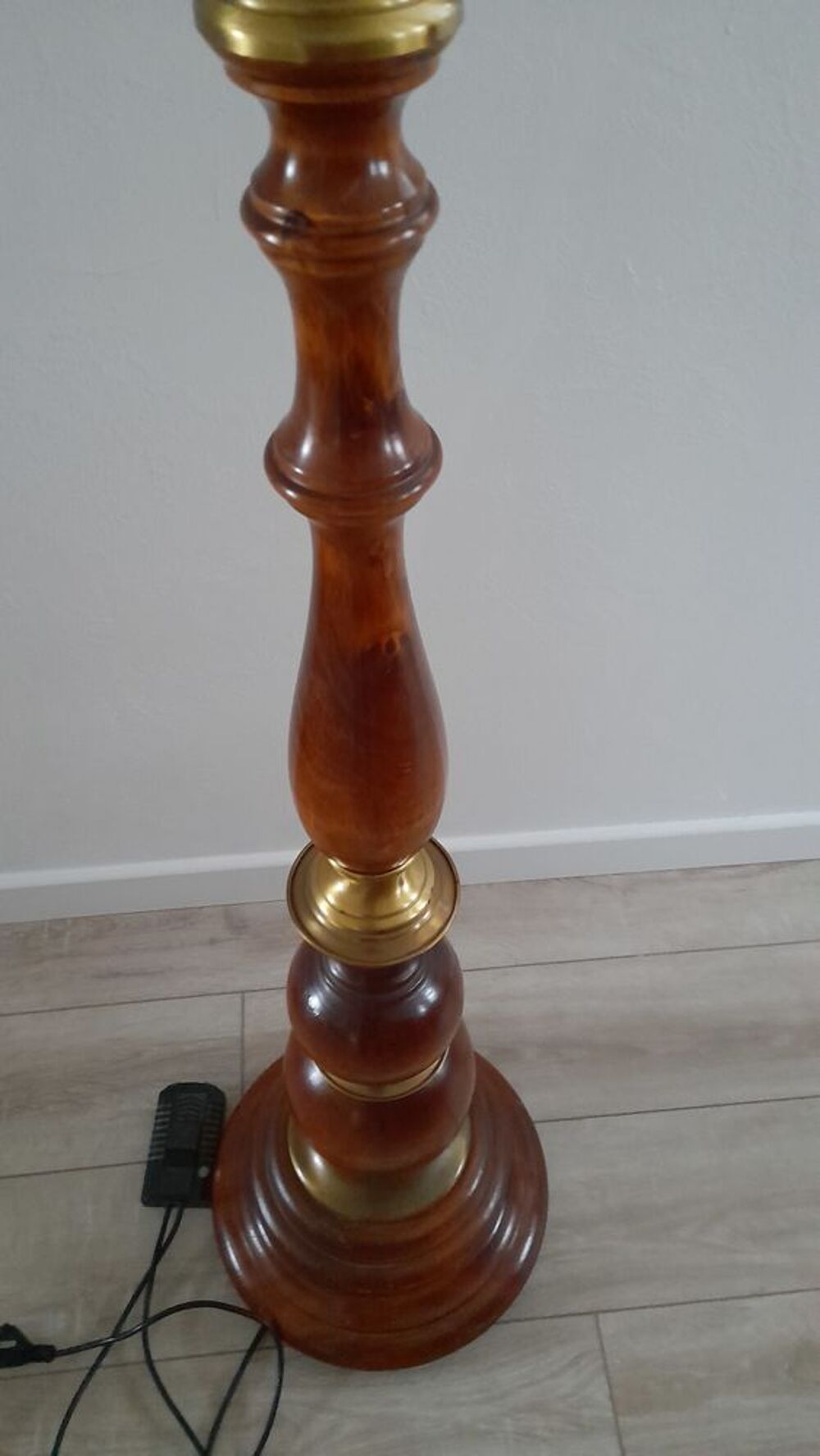Lampe halog&egrave;ne Meubles